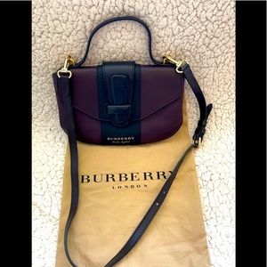 Slightly used very cute original Burberry purse.